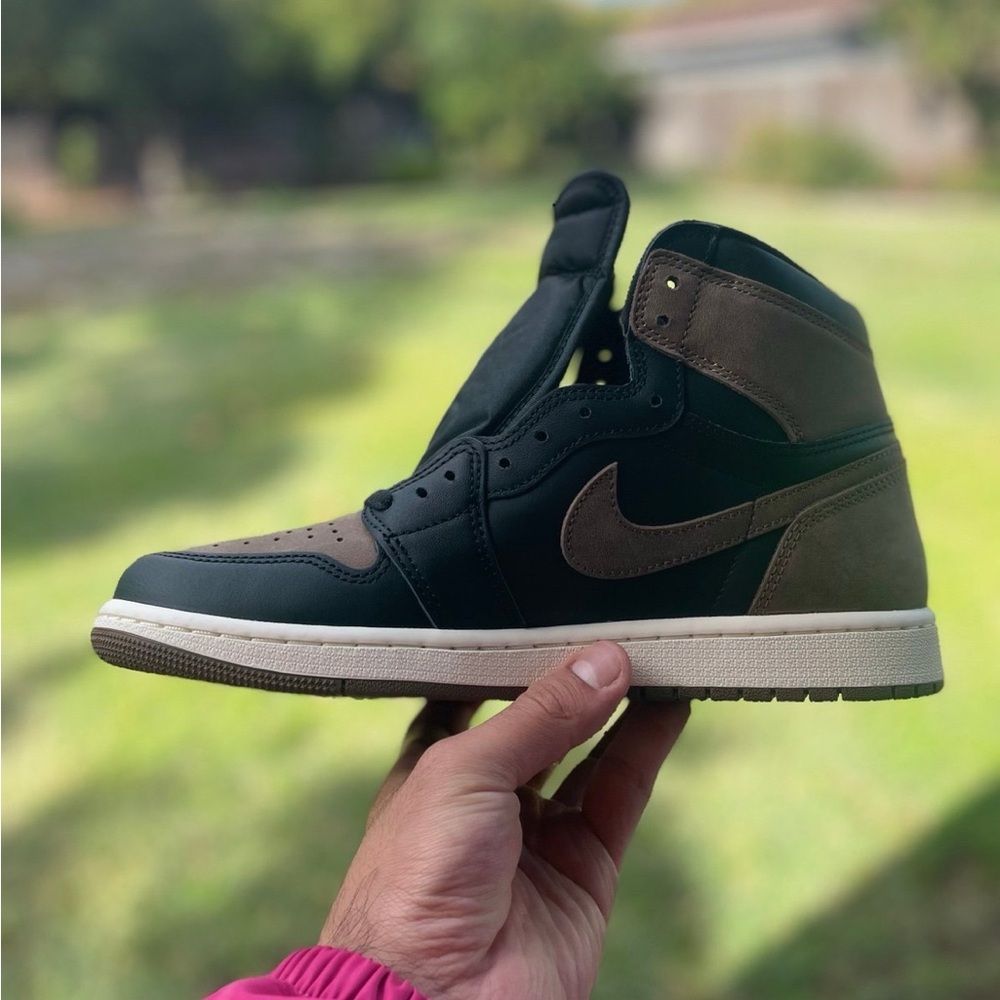 Jordan 1 Palomino Size 10 - Picture 3 of 5